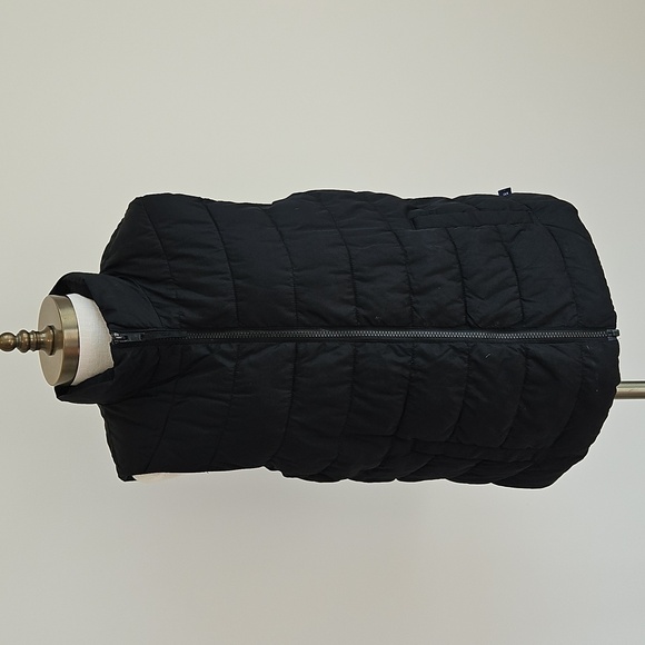 Gap Black Puffer Vest - Picture 1 of 5